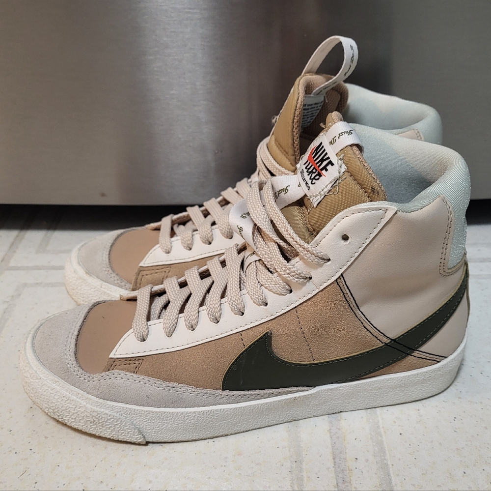 Nike Blazer Mid in Sanddrift